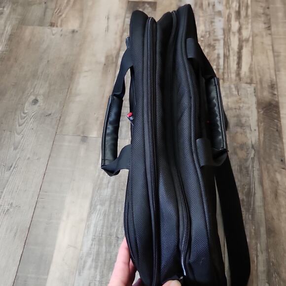 Xenon 3 Toploader Briefcase, Fits Devices Up‎ To 15.6", Polyester Black - Picture 5 of 15